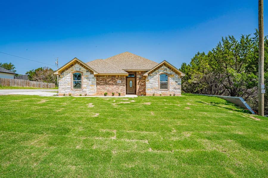 Property photo for 2600 Creek Drive, Granbury, TX