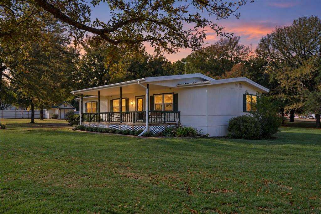 404 Cleveland Road, Granbury, TX 76049 404 Cleveland Road, Granbury, TX 76049