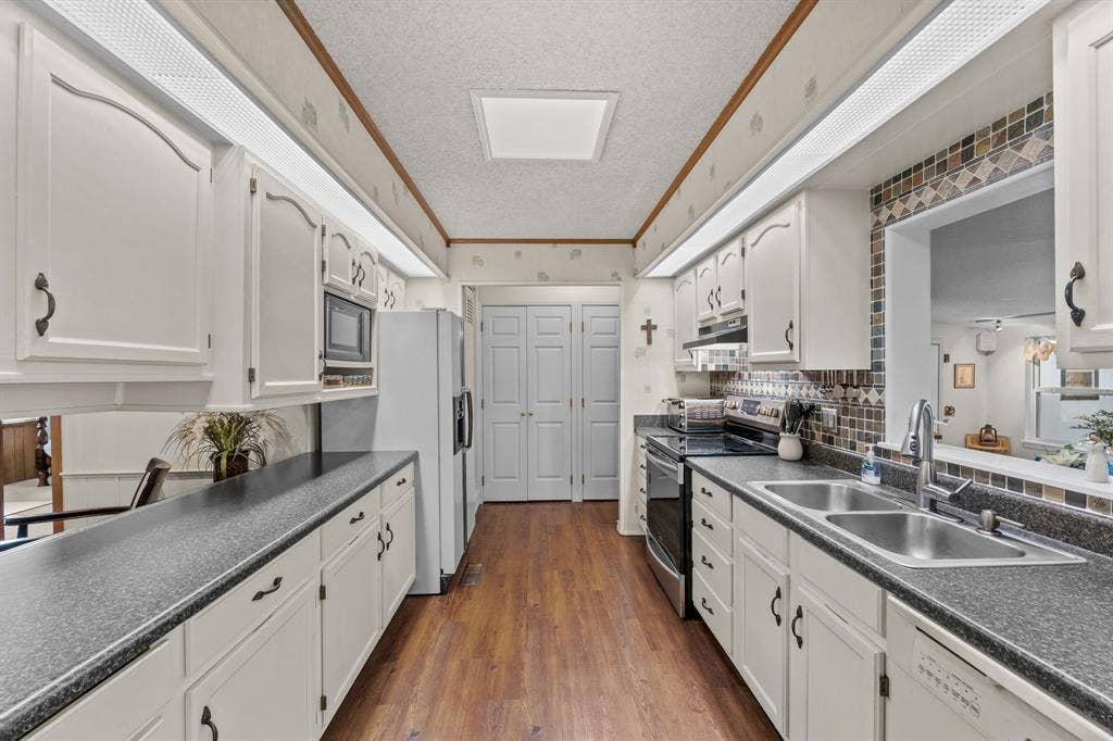 404 Cleveland Road, Granbury, TX 76049 404 Cleveland Road, Granbury, TX 76049