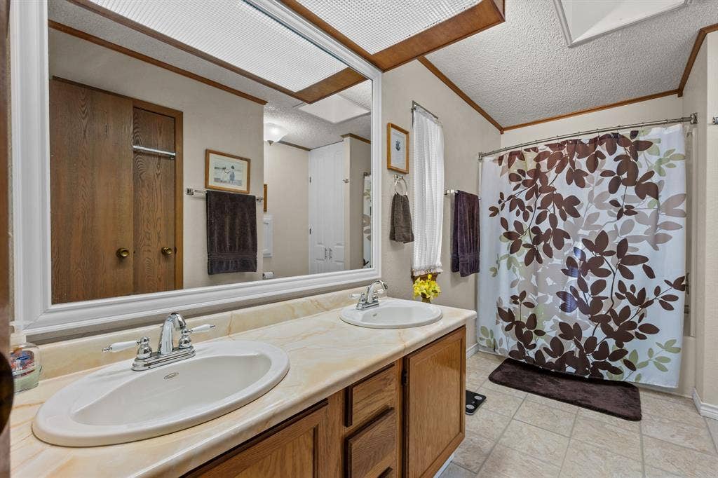 404 Cleveland Road, Granbury, TX 76049 404 Cleveland Road, Granbury, TX 76049