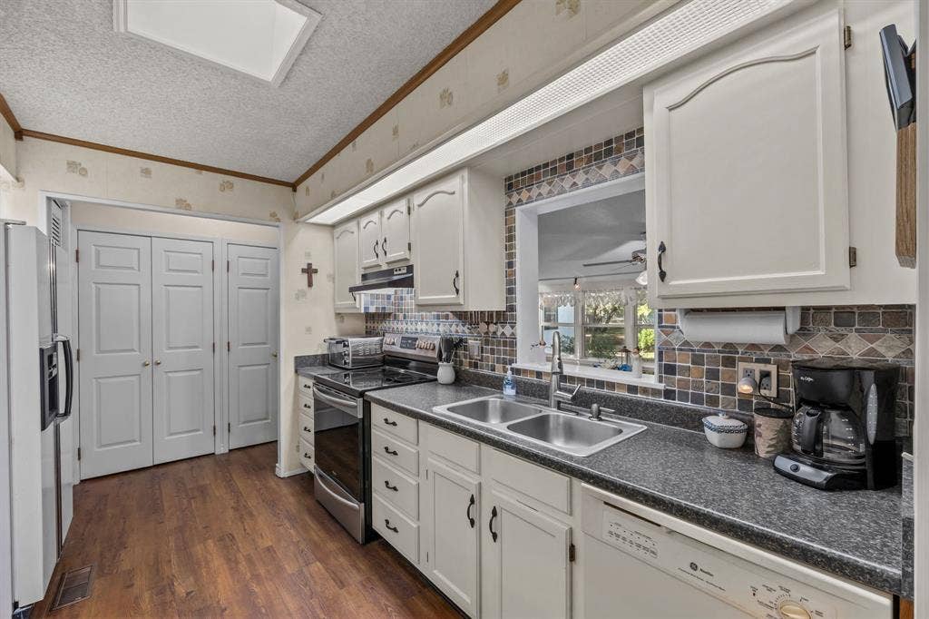 404 Cleveland Road, Granbury, TX 76049 404 Cleveland Road, Granbury, TX 76049