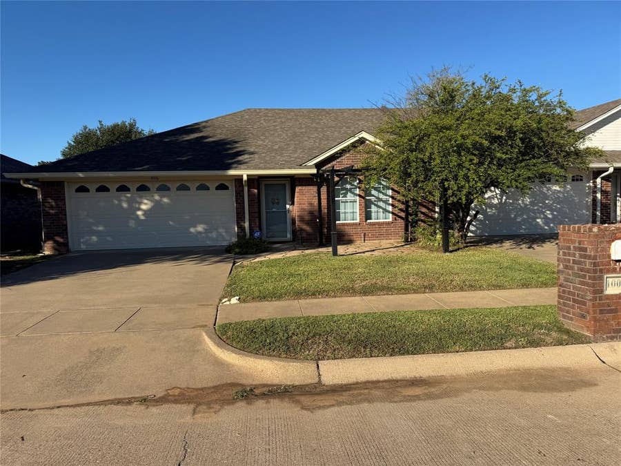 Property photo for 1006 Teresa Court, Granbury, TX