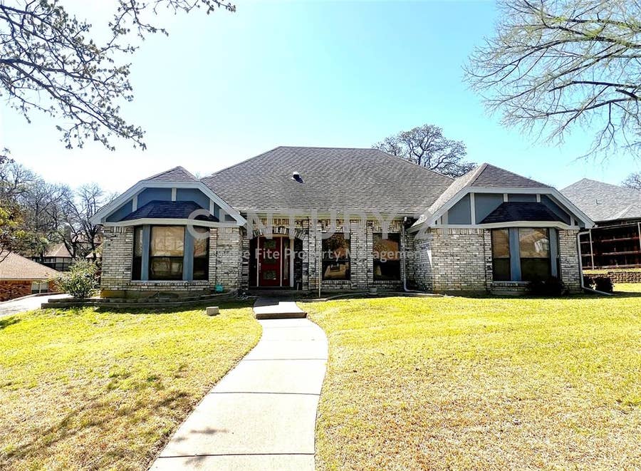 Property photo for 812 Newport Road, Fort Worth, TX
