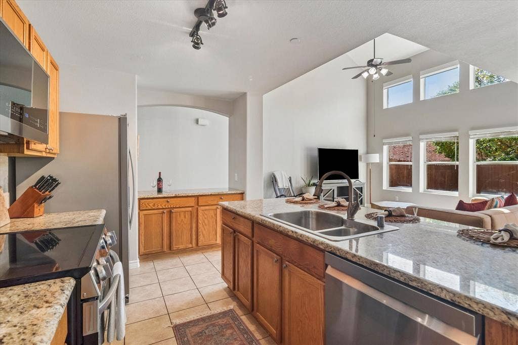 10263 Summit Run Drive, Frisco, TX 75035 10263 Summit Run Drive, Frisco, TX 75035