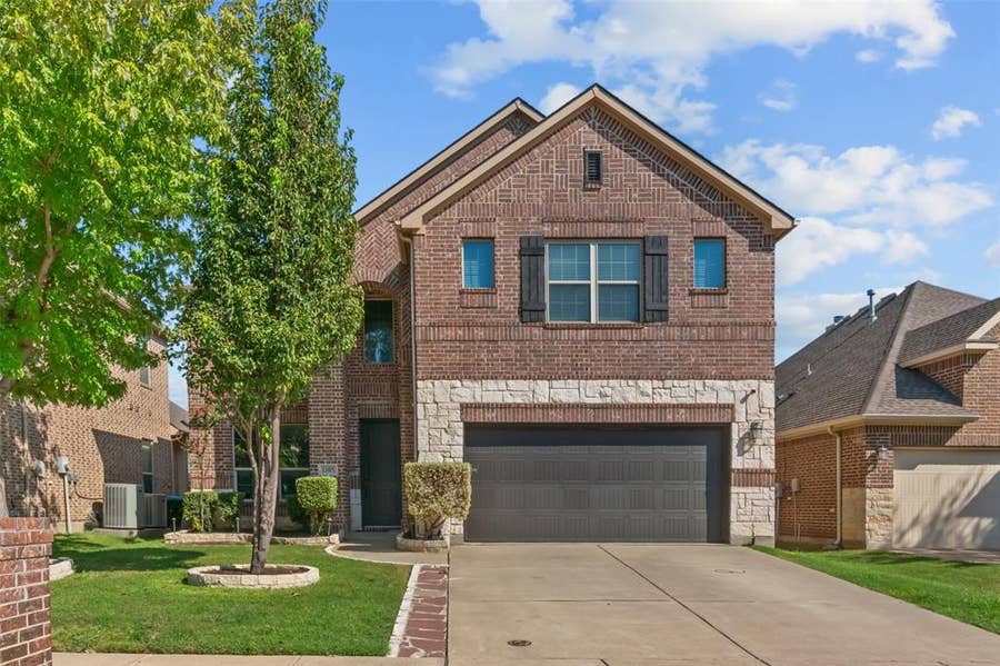 Property photo for 1305 Realoaks Drive, Fort Worth, TX