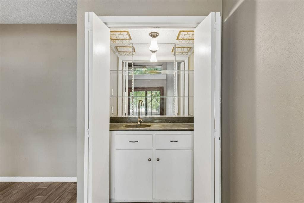 1806 Lakecrest Court, Carrollton, TX 75006 1806 Lakecrest Court, Carrollton, TX 75006