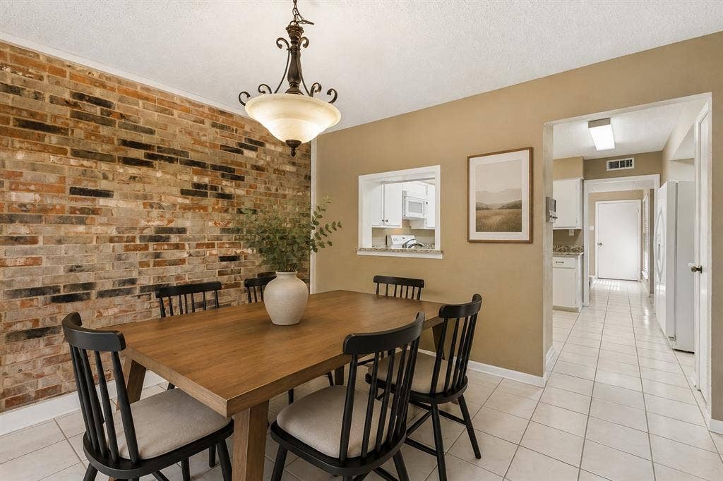 1806 Lakecrest Court, Carrollton, TX 75006 Virtually Staged