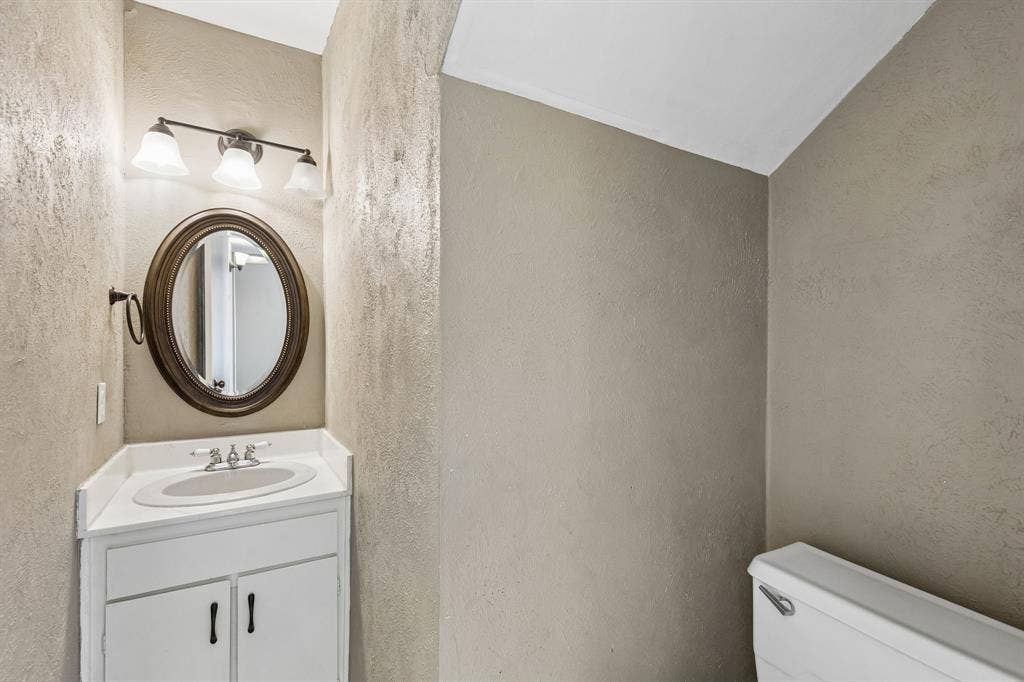 1806 Lakecrest Court, Carrollton, TX 75006 1806 Lakecrest Court, Carrollton, TX 75006