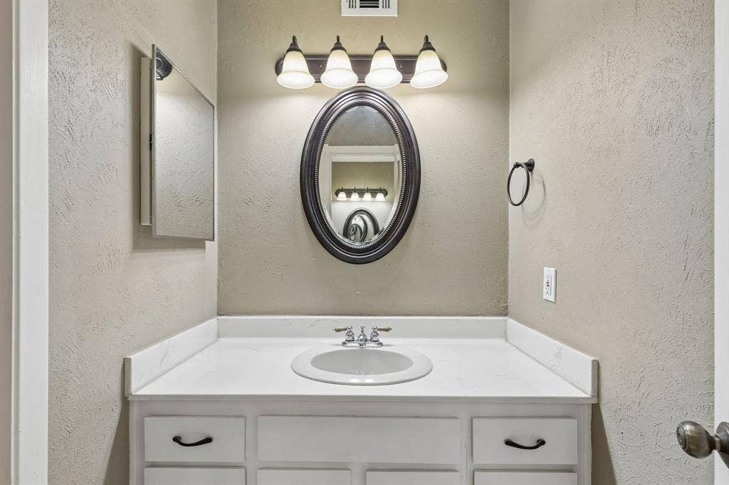 1806 Lakecrest Court, Carrollton, TX 75006 1806 Lakecrest Court, Carrollton, TX 75006