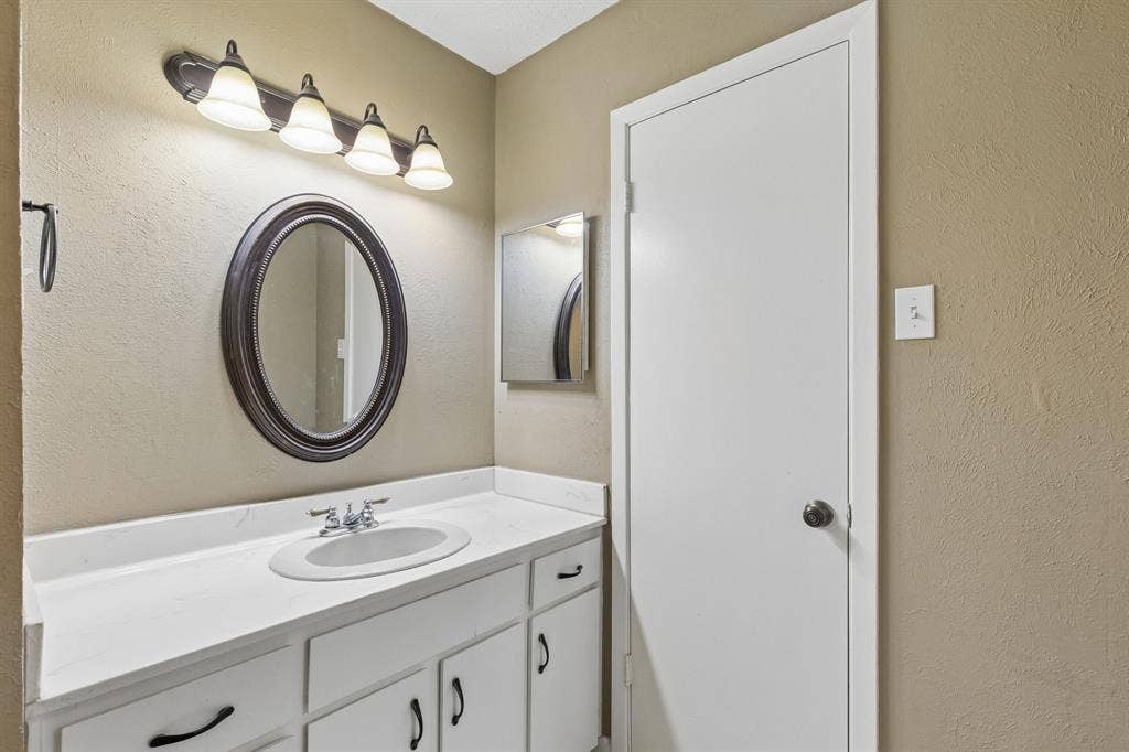 1806 Lakecrest Court, Carrollton, TX 75006 1806 Lakecrest Court, Carrollton, TX 75006