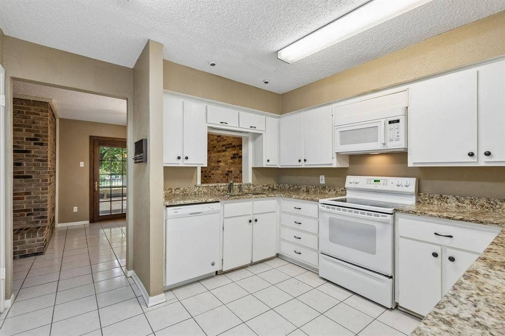 1806 Lakecrest Court, Carrollton, TX 75006 1806 Lakecrest Court, Carrollton, TX 75006