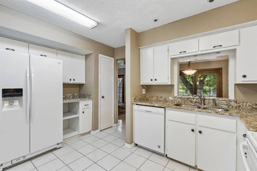 1806 Lakecrest Court, Carrollton, TX 75006 1806 Lakecrest Court, Carrollton, TX 75006