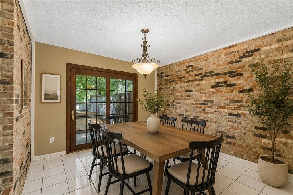 1806 Lakecrest Court, Carrollton, TX 75006 Virtually Staged