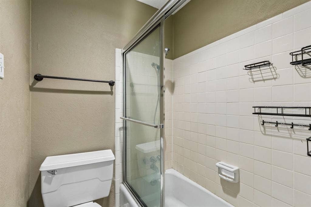 1806 Lakecrest Court, Carrollton, TX 75006 1806 Lakecrest Court, Carrollton, TX 75006