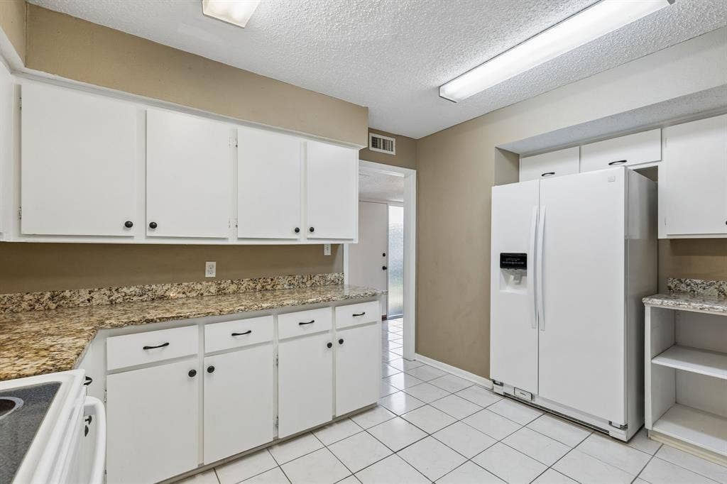 1806 Lakecrest Court, Carrollton, TX 75006 1806 Lakecrest Court, Carrollton, TX 75006