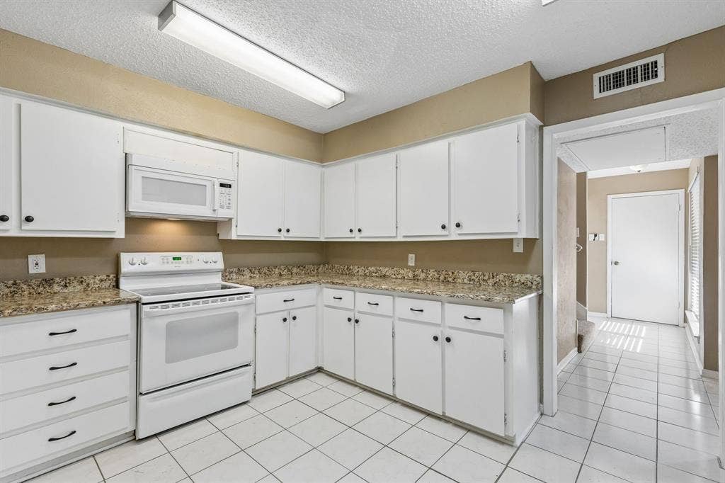 1806 Lakecrest Court, Carrollton, TX 75006 1806 Lakecrest Court, Carrollton, TX 75006