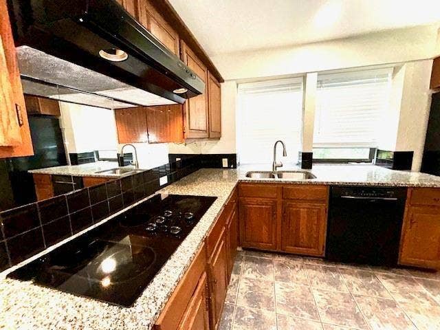 1103 L Avenue, Plano, TX 75074 1103 L Avenue, Plano, TX 75074