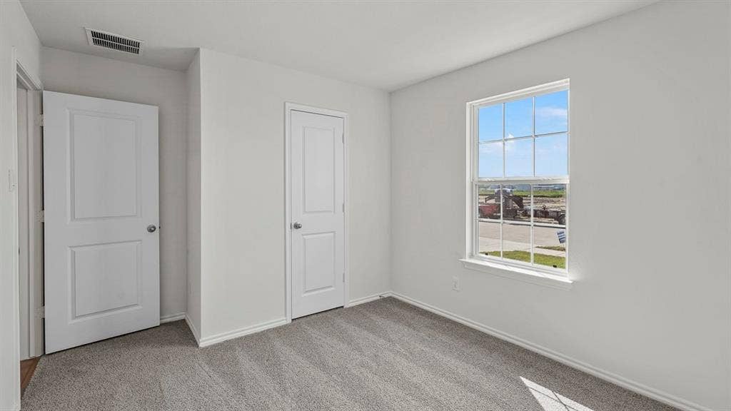 809 Brook Lane, Josephine, TX 75135 Light-toned wall paint with carpeted flooring