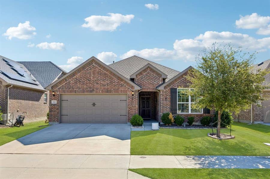 Property photo for 929 Crest Breeze Drive, Fort Worth, TX