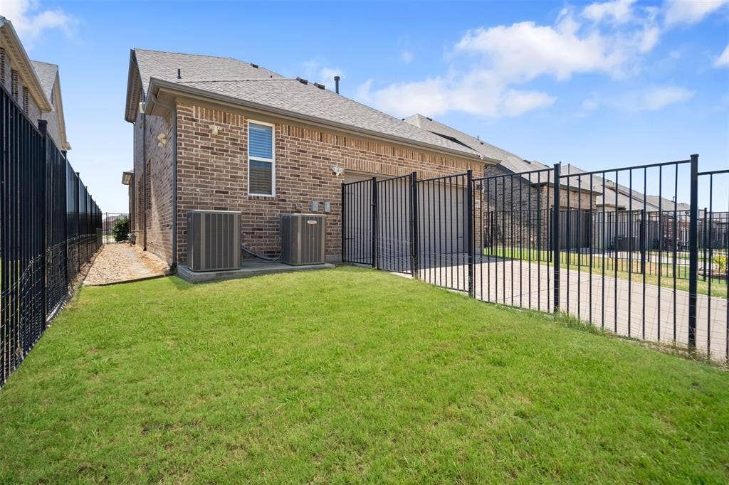 8091 Sunflower Lane, Dallas, TX 75252 8091 Sunflower Lane, Dallas, TX 75252