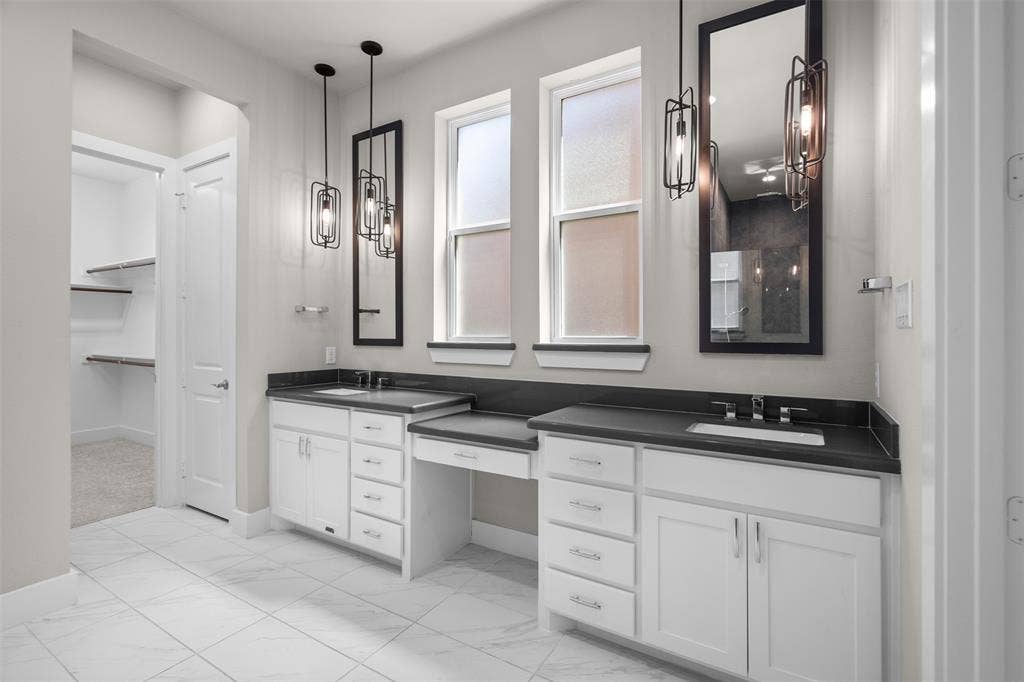 8091 Sunflower Lane, Dallas, TX 75252 Primery Bathroom