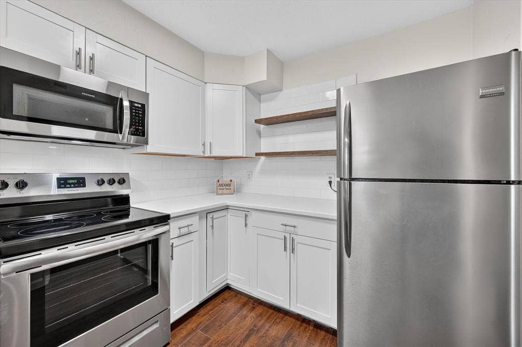 5043 Les Chateaux Drive, #214, Dallas, TX 75235 Kitchen