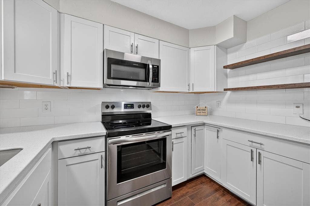 5043 Les Chateaux Drive, #214, Dallas, TX 75235 Kitchen