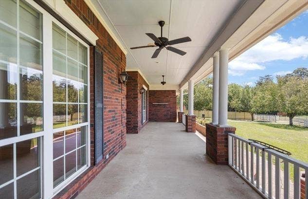 15176 County Road 472, Tyler, TX 75706 Large front porch