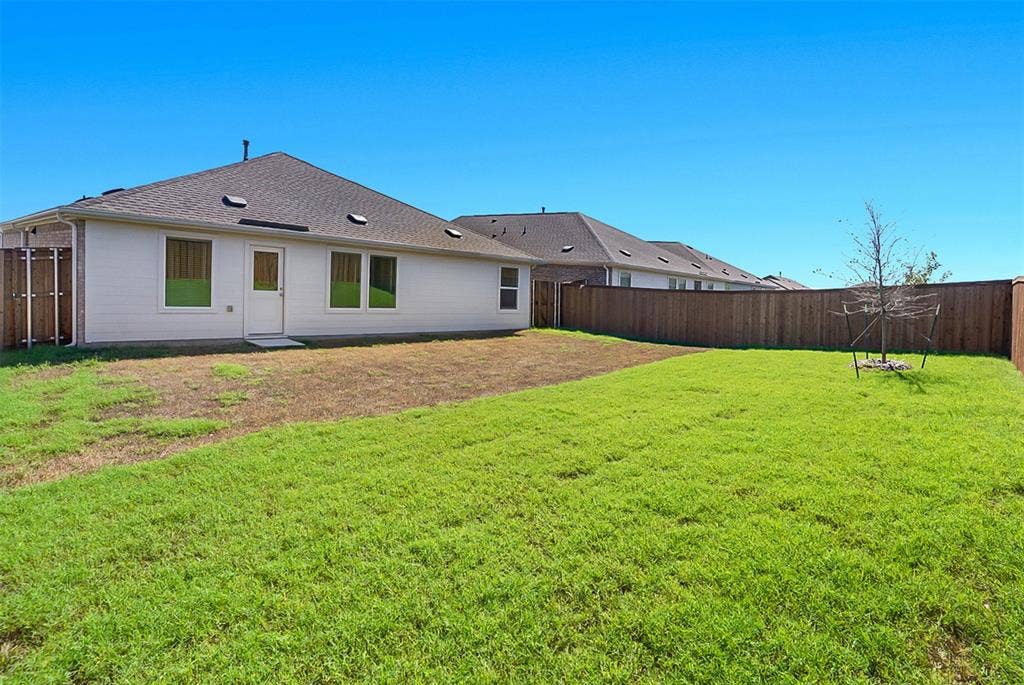909 Cole Street, Howe, TX 75459 909 Cole Street, Howe, TX 75459