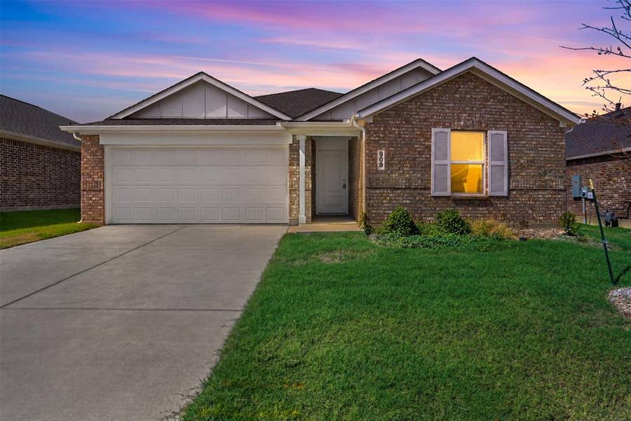 Property photo for 909 Cole Street, Howe, TX