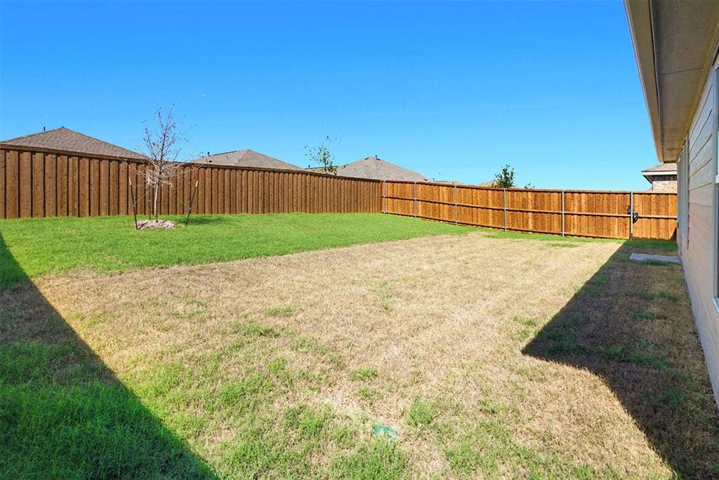 909 Cole Street, Howe, TX 75459 909 Cole Street, Howe, TX 75459
