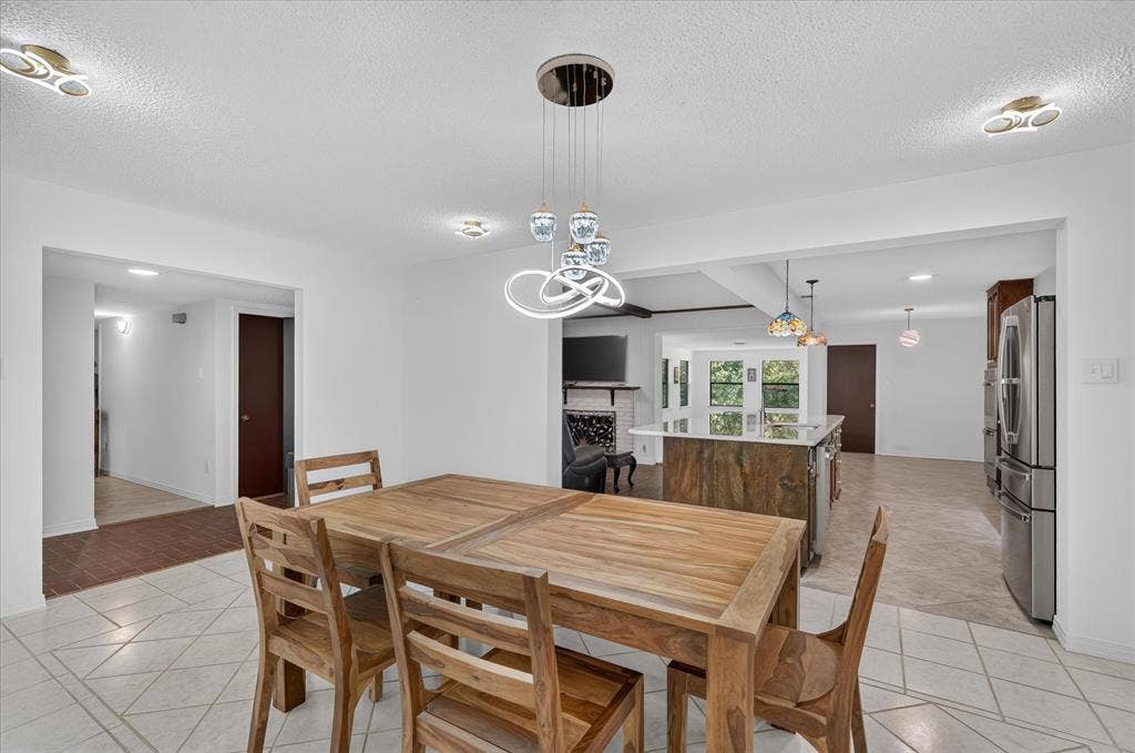 9584 Ash Creek Drive, Dallas, TX 75228 9584 Ash Creek Drive, Dallas, TX 75228