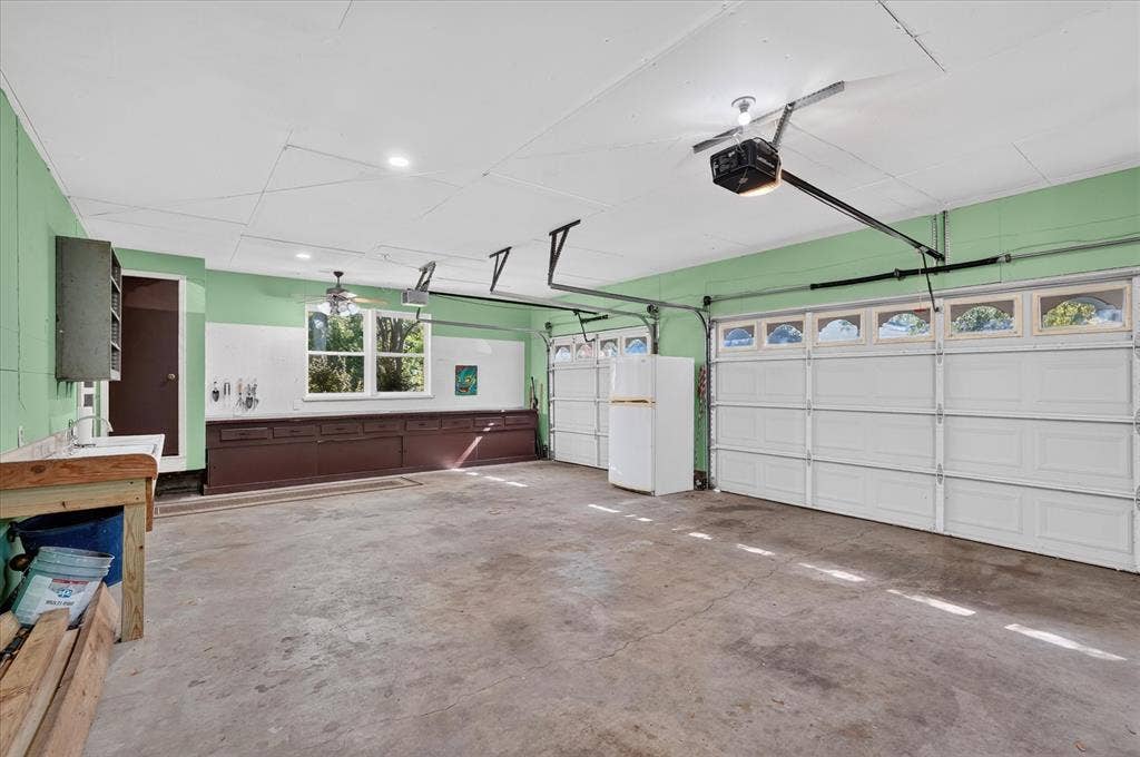9584 Ash Creek Drive, Dallas, TX 75228 9584 Ash Creek Drive, Dallas, TX 75228