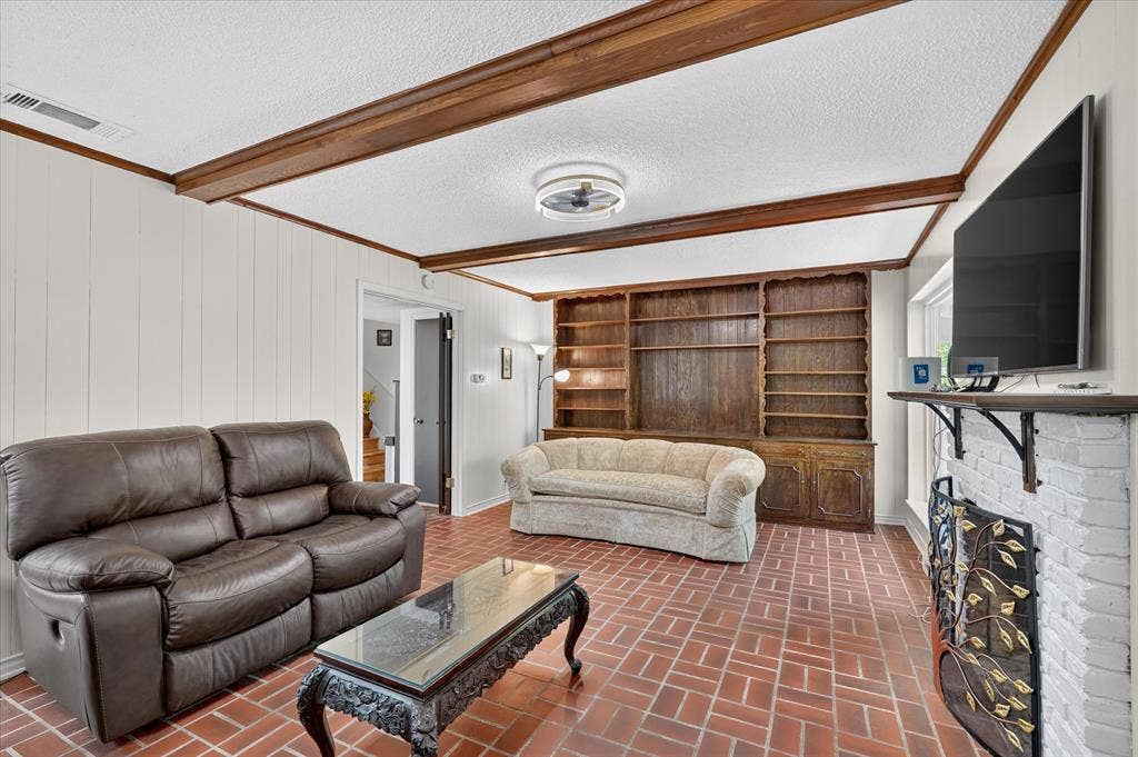 9584 Ash Creek Drive, Dallas, TX 75228 9584 Ash Creek Drive, Dallas, TX 75228