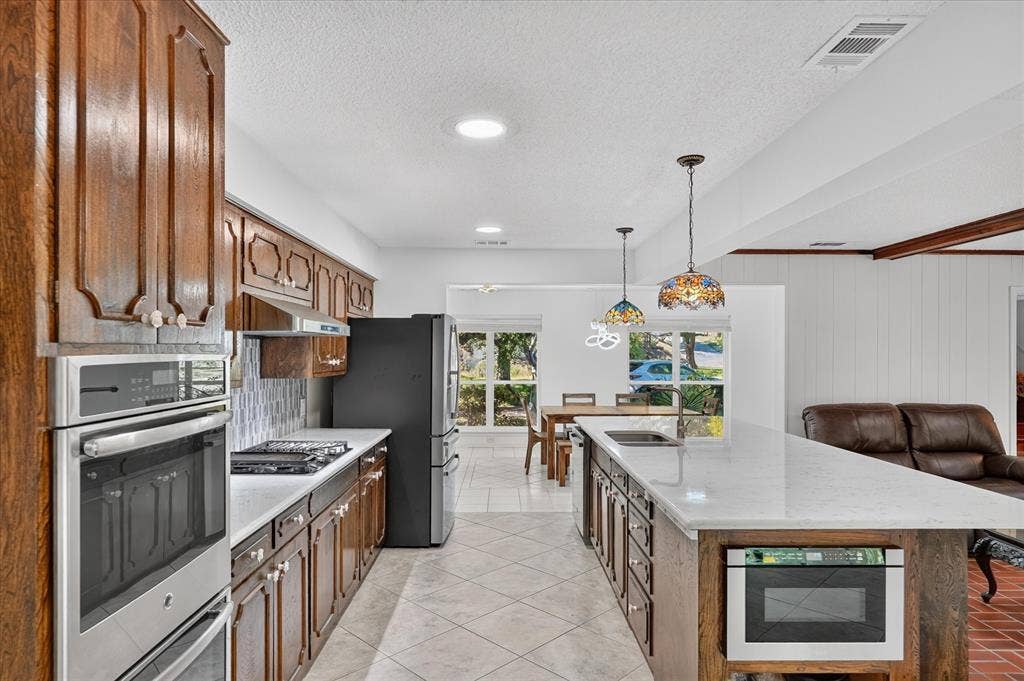 9584 Ash Creek Drive, Dallas, TX 75228 9584 Ash Creek Drive, Dallas, TX 75228