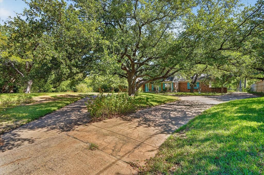 9584 Ash Creek Drive, Dallas, TX 75228 9584 Ash Creek Drive, Dallas, TX 75228