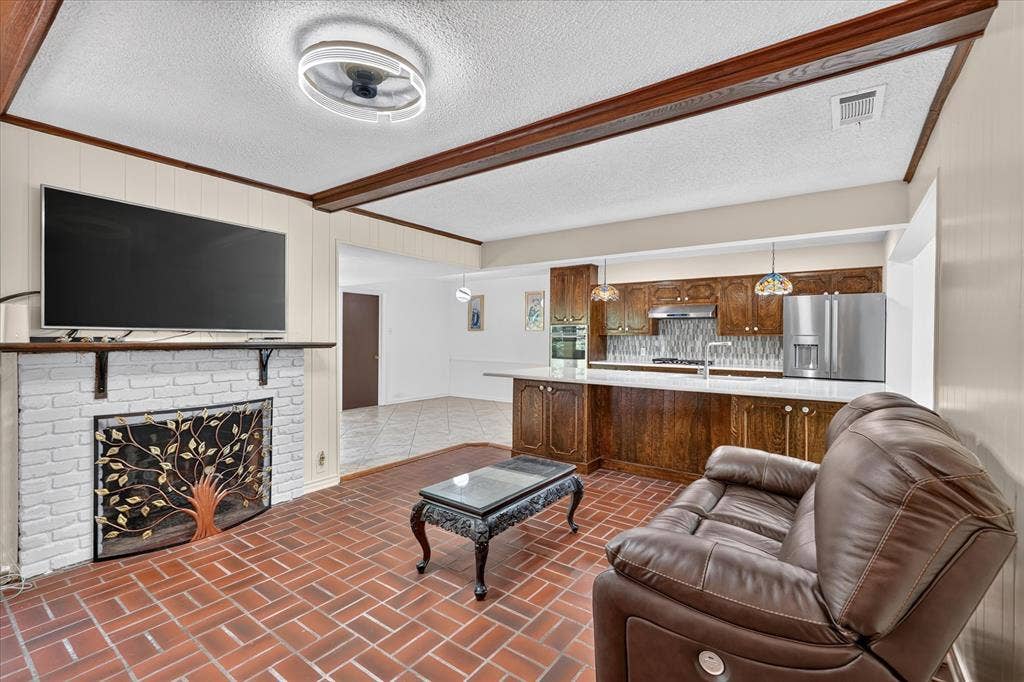 9584 Ash Creek Drive, Dallas, TX 75228 9584 Ash Creek Drive, Dallas, TX 75228