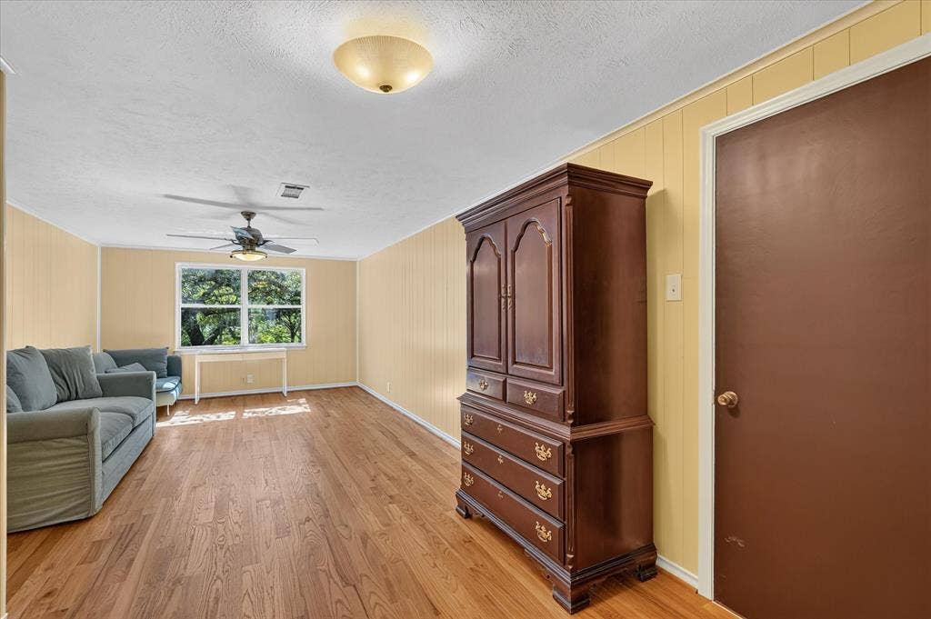 9584 Ash Creek Drive, Dallas, TX 75228 9584 Ash Creek Drive, Dallas, TX 75228