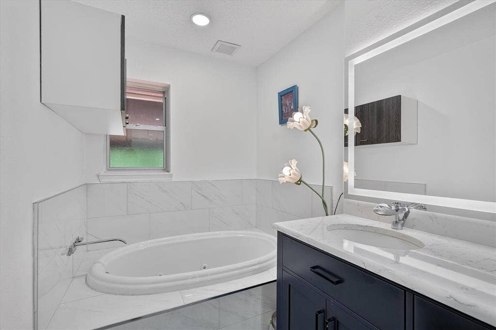 9584 Ash Creek Drive, Dallas, TX 75228 9584 Ash Creek Drive, Dallas, TX 75228