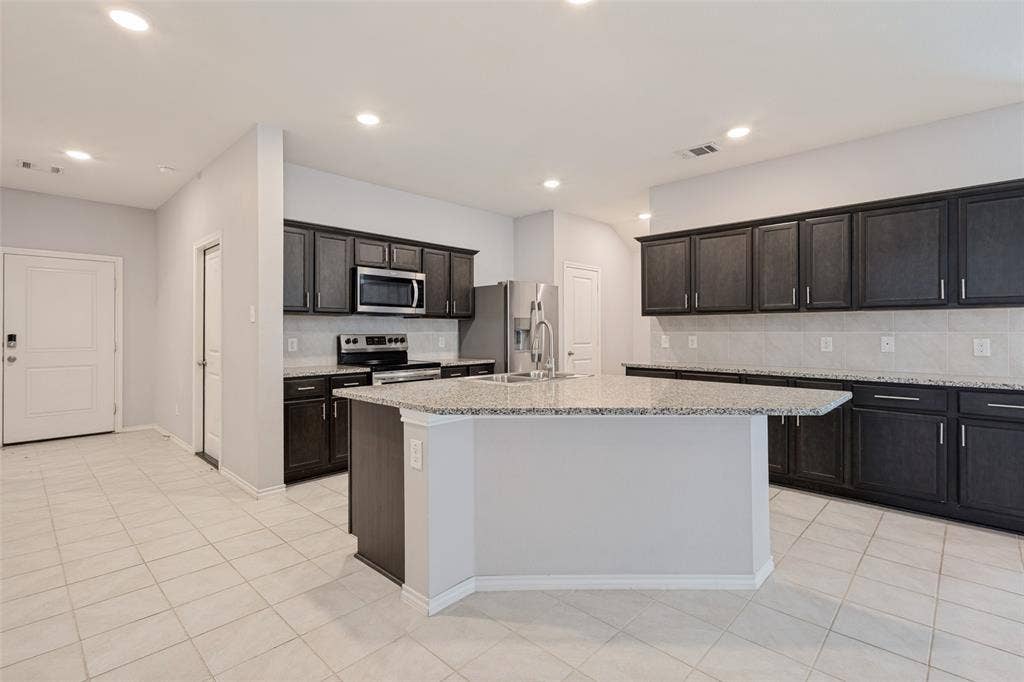 1113 Meadow Side Drive, Princeton, TX 75407 1113 Meadow Side Drive, Princeton, TX 75407