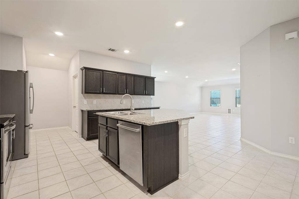 1113 Meadow Side Drive, Princeton, TX 75407 1113 Meadow Side Drive, Princeton, TX 75407