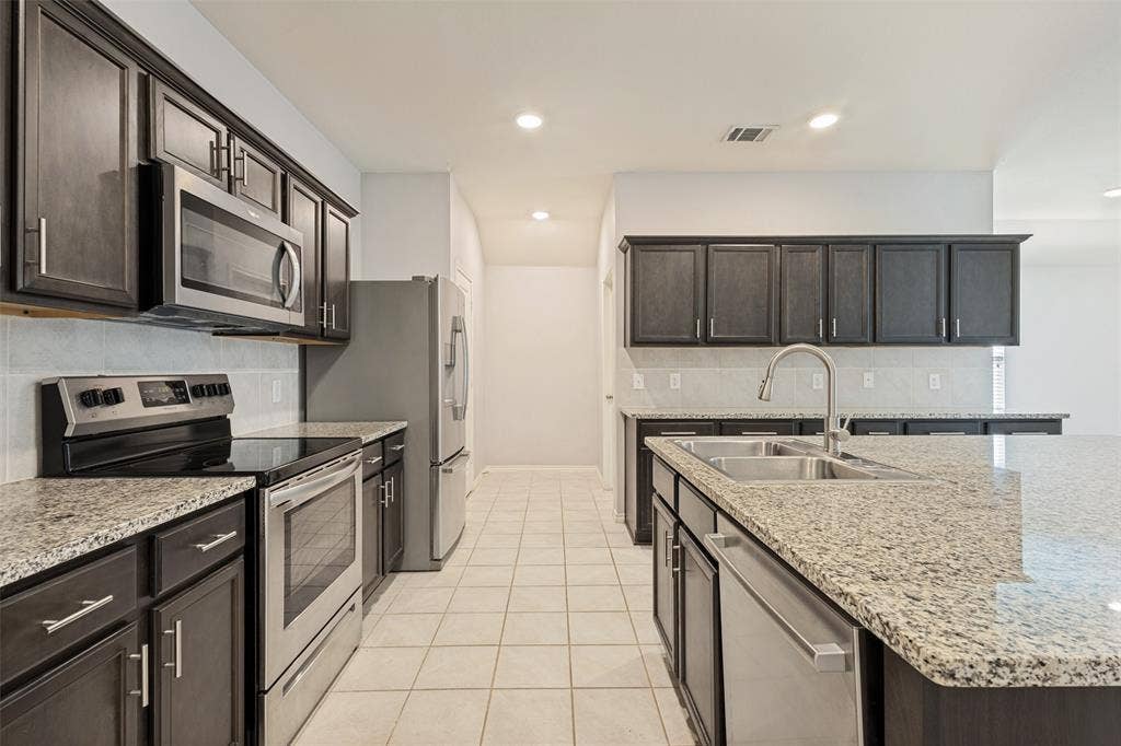 1113 Meadow Side Drive, Princeton, TX 75407 1113 Meadow Side Drive, Princeton, TX 75407