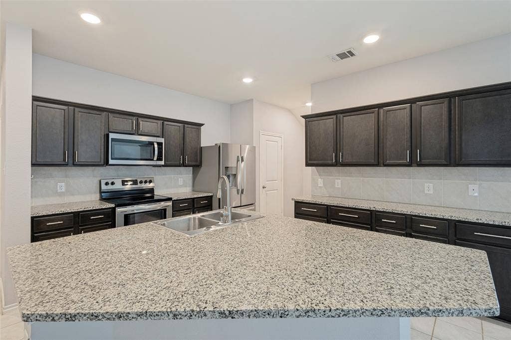 1113 Meadow Side Drive, Princeton, TX 75407 1113 Meadow Side Drive, Princeton, TX 75407