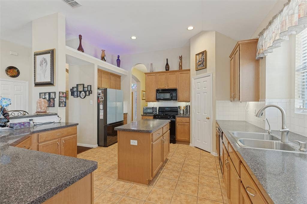 5000 Adolphus Drive, Frisco, TX 75035 5000 Adolphus Drive, Frisco, TX 75035