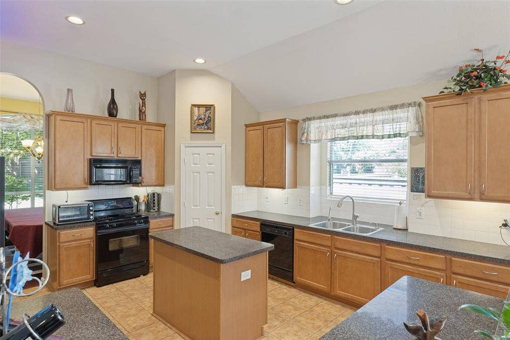 5000 Adolphus Drive, Frisco, TX 75035 5000 Adolphus Drive, Frisco, TX 75035