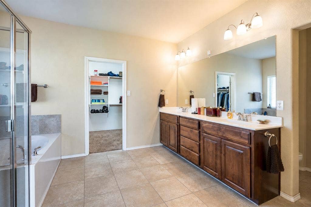 1300 Bellingham Circle, Glenn Heights, TX 75154 1300 Bellingham Circle, Glenn Heights, TX 75154