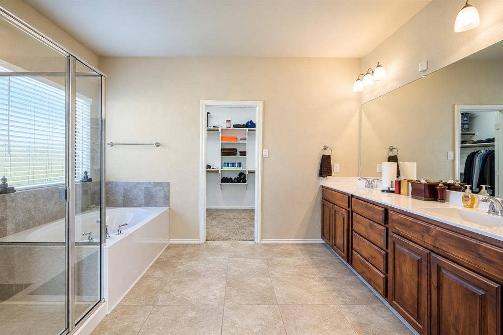 1300 Bellingham Circle, Glenn Heights, TX 75154 1300 Bellingham Circle, Glenn Heights, TX 75154