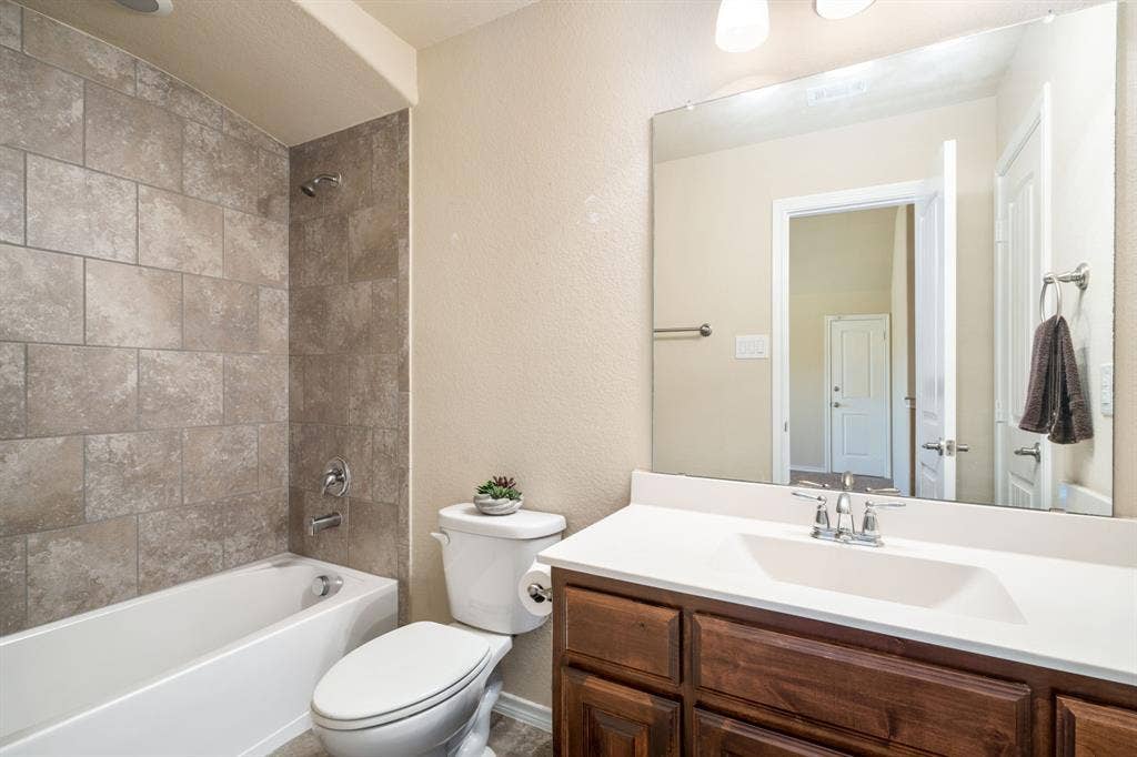1300 Bellingham Circle, Glenn Heights, TX 75154 1300 Bellingham Circle, Glenn Heights, TX 75154