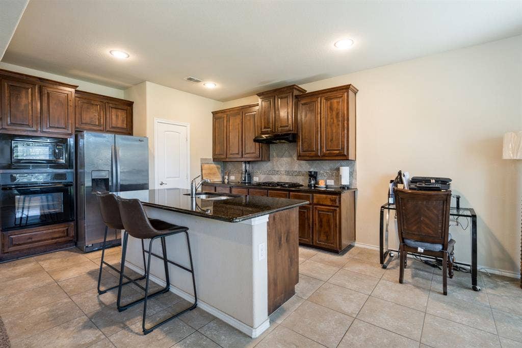 1300 Bellingham Circle, Glenn Heights, TX 75154 1300 Bellingham Circle, Glenn Heights, TX 75154