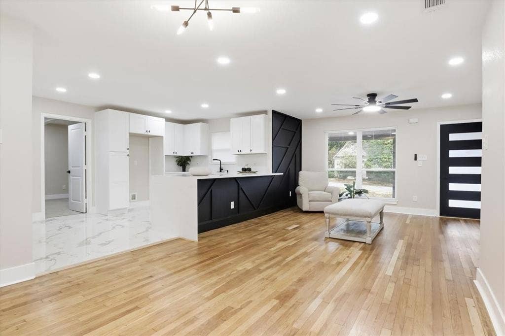 2900 Hunter Street, Fort Worth, TX 76112 2900 Hunter Street, Fort Worth, TX 76112